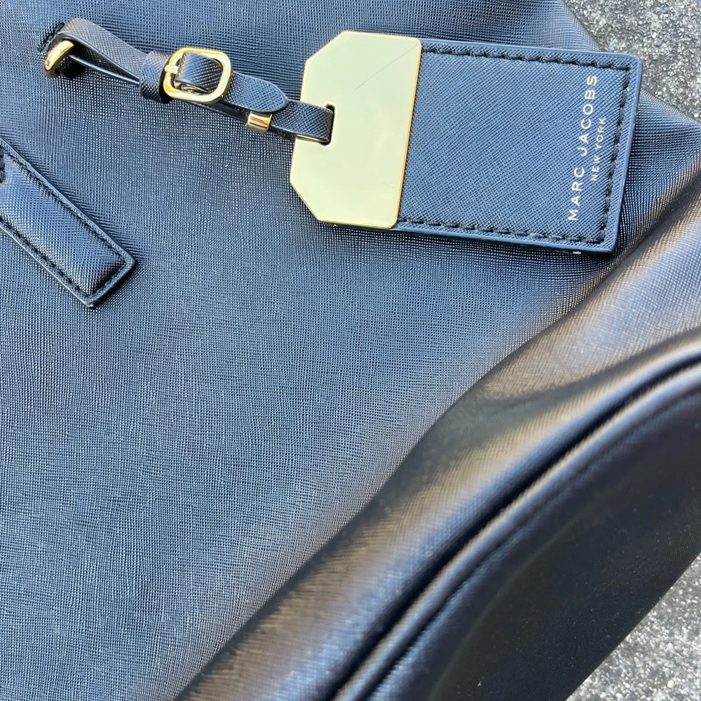 Marc Jacobs Saffiano Black Nylon Shoulder Bag with Gold Logo - Picture 11 of 12